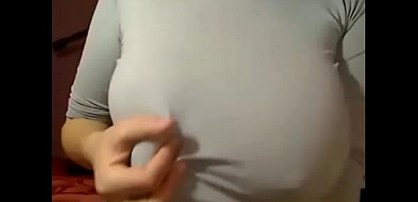 Hot amateur show off her amazing tits live cam